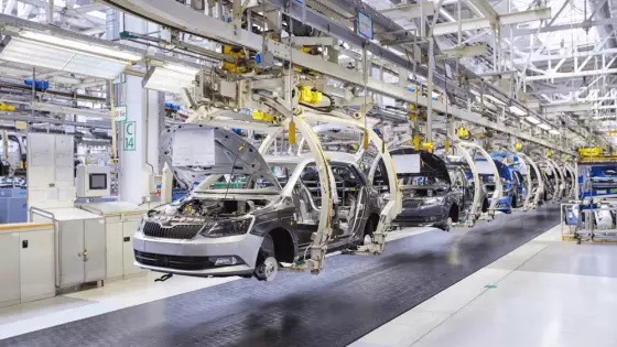 Výstavba priemyselného parku pre Volvo je v plnom prúde