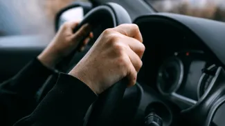 Asistenčný systém brzdí vo vysokej rýchlosti