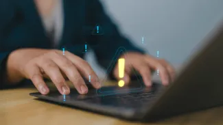 Zákazníkom českých bánk napadli účty