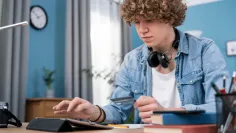 Väčšina mladých nevie ako chrániť svoje peniaze