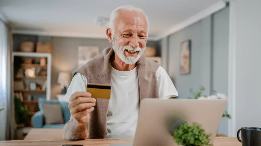 Len tri banky ponúkajú účet pre seniorov