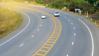 Budú mať elektromobily vlastné pruhy?