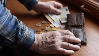 Platy Slovákov sú 6. najnižšie v EÚ