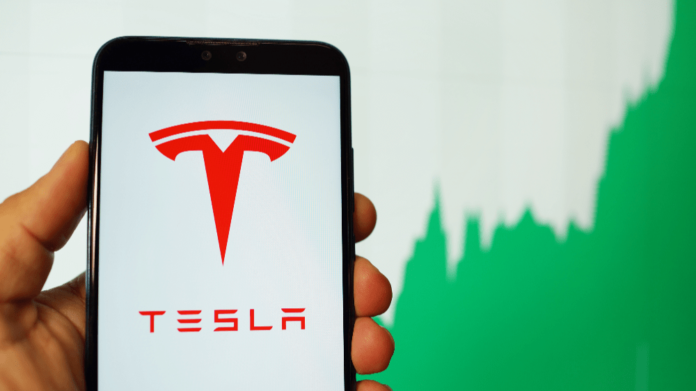 Prudký rast akcií Tesla