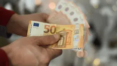 Slováci môžu poberať pri narodení dieťaťa štedrú dávku