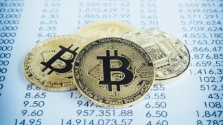 Bitcoin má podľa Kiyosakiho potenciál rásť