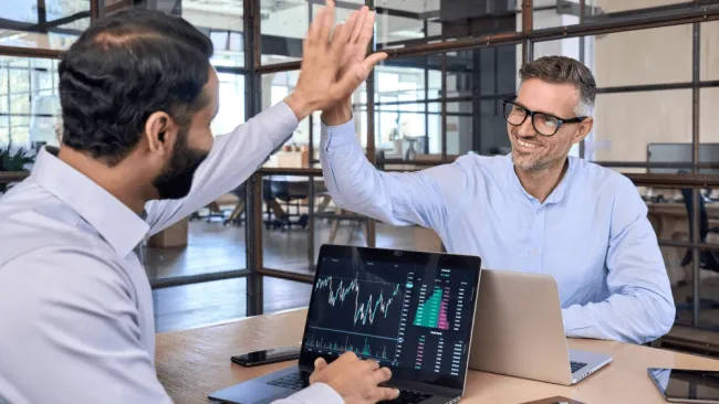 Investori hromadia tieto kryptomeny