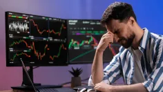 Kryptomeny klesajú a Bitcoin rastie