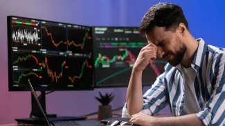 Kryptomeny klesajú a Bitcoin rastie