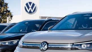 Platy budú mať nižšie aj manažéri