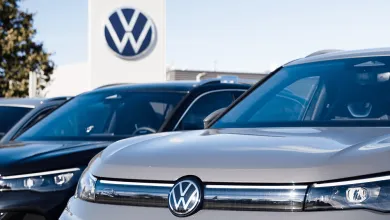 Platy budú mať nižšie aj manažéri