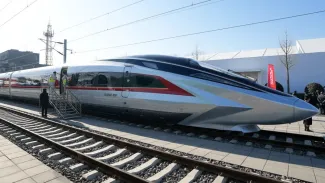 Vlak dosahuje neskutočnú rýchlosť