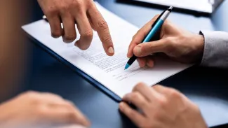 Skupina podnikateľov hlási problémy so založením podnikateľského účtu