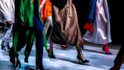 Zdieranie menšiny si všimla aj známa módna návrhárka