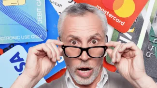 Banky účtujú na pobočkách vysoké poplatky za služby, ktoré sú zadarmo