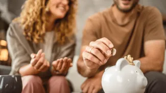 Generácia Z šetrí viac než ich rodičia