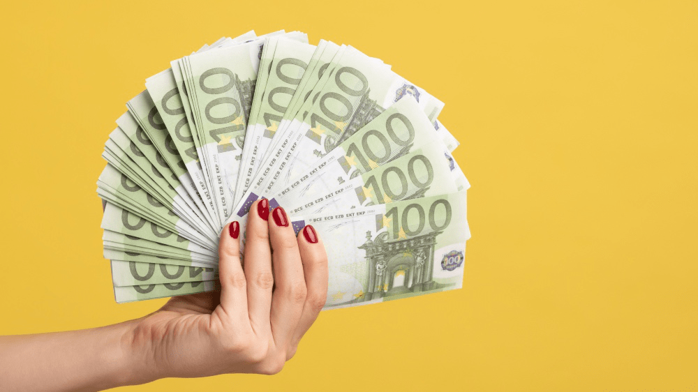 Minimálna mzda stúpne o rekordných 100 eur