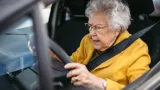 Seniori za volantom budú podliehať prísnejším pravidlám