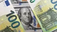 Dolár oslabuje voči euru