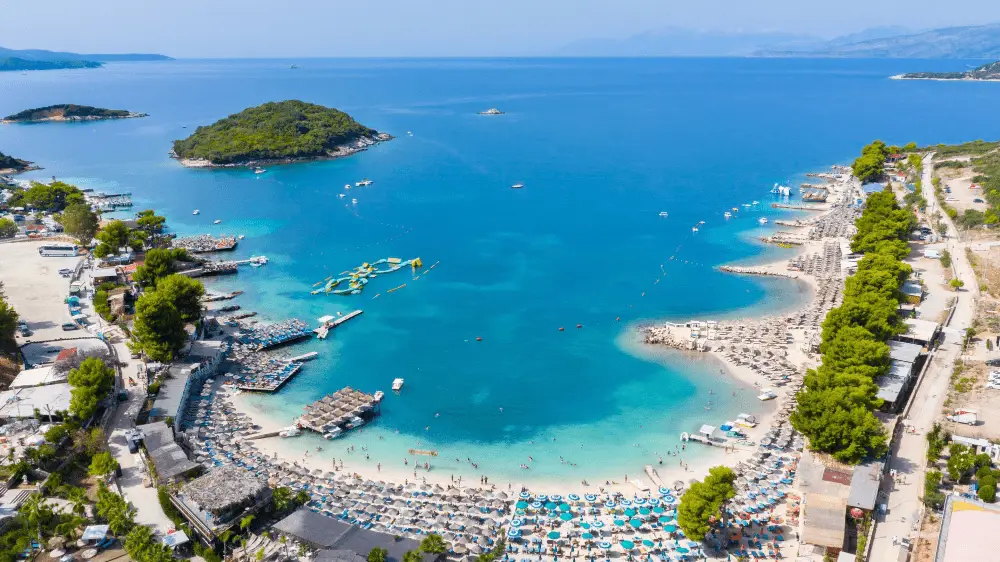 Albánsko navštevuje čoraz viac turistov