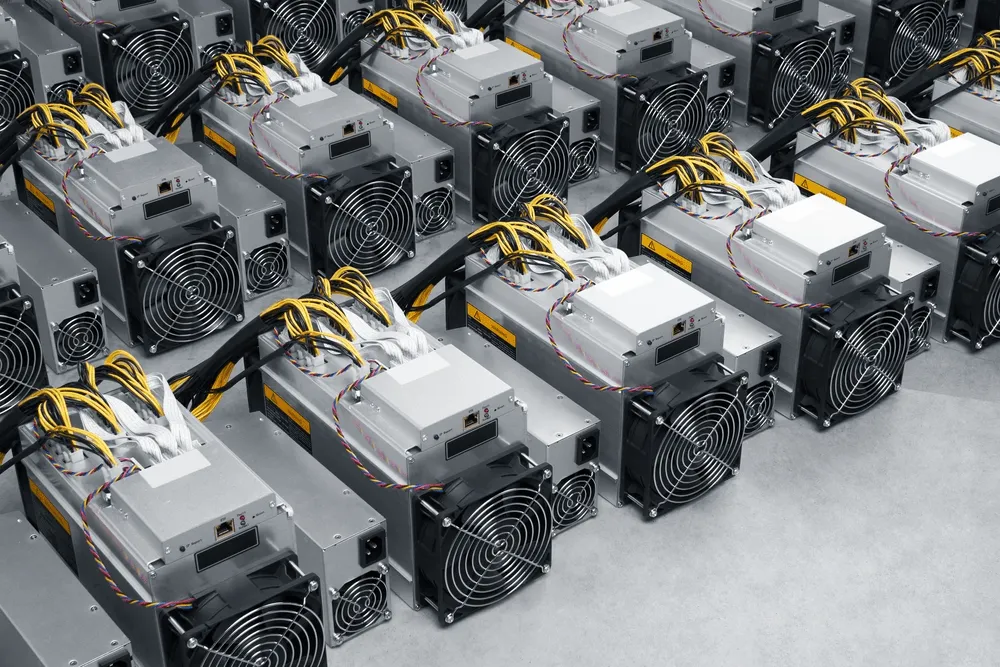 Ťažba kryptomien cez ASIC zariadenia