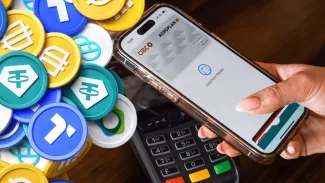 Technickí giganti chcú prijímať kryptomeny