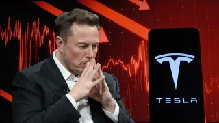 Tesla akcie prudko padajú