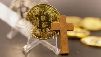 Bitcoin a zlatý kríž