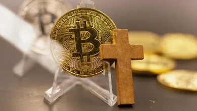 Bitcoin a zlatý kríž