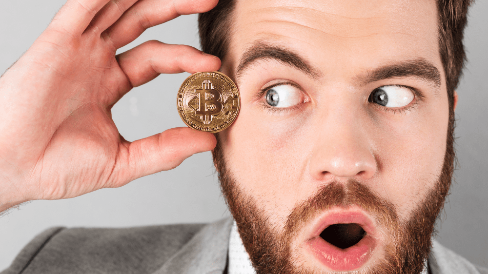 Bitcoin reaguje stále na burzové obchody