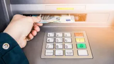 Fio banka zvýšila limity v bankomatoch