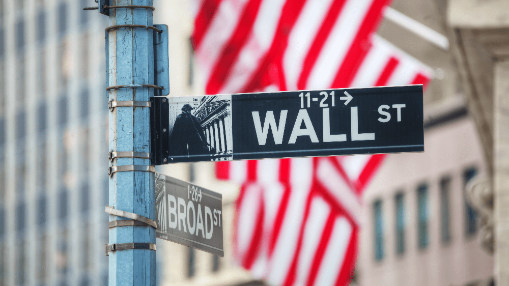 Akcie v USA lámu nové rekordy