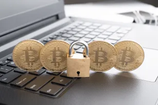 Bitcoin je bezpečný a transparentný