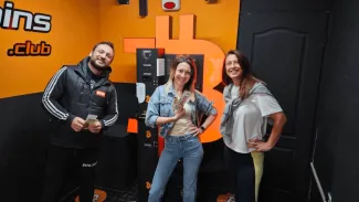 Bitomat ponúka nákup kryptomien za hotovosť