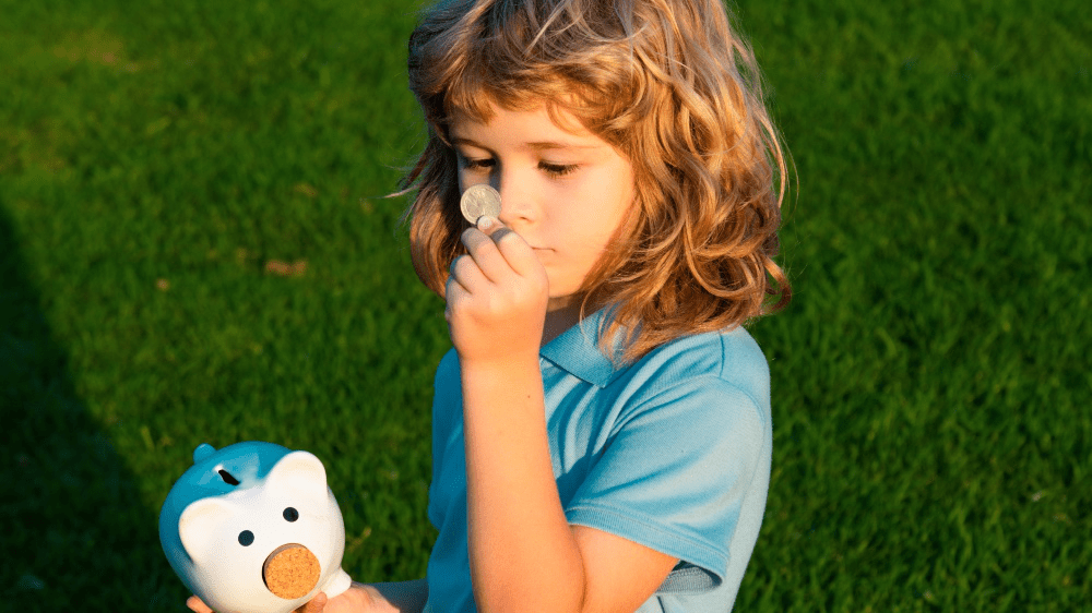 Rodičia odkladajú prvé vreckové