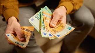 Sociálna poisťovňa bude vyplácať vyššie dávky