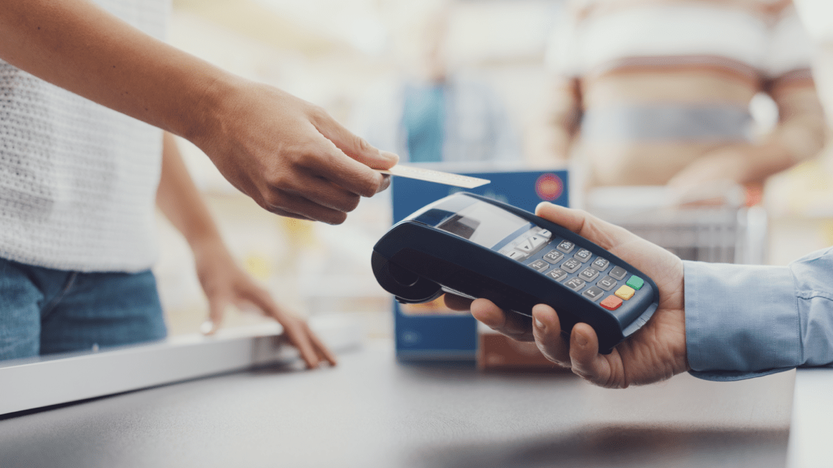 Bezhotovostné platby lámu rekordy