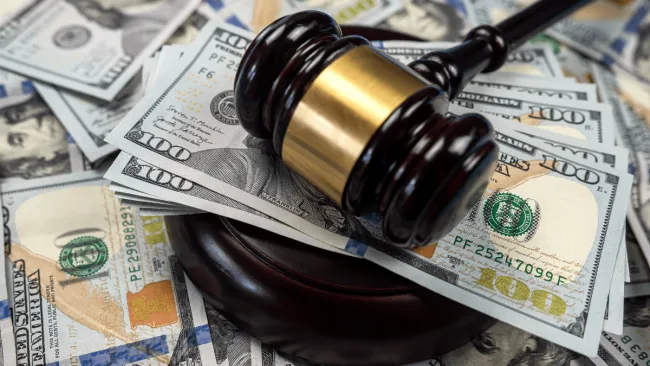 Dolár sa využíva na nelegálnu činnosť častejšie ako Bitcoin