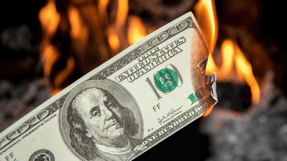 Dolár údajne čaká pád