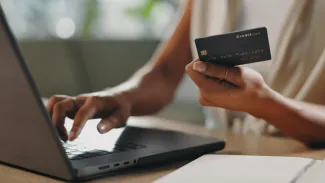 Peniaze míňame rýchlejšie ak platíme online