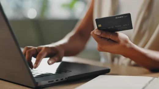 Peniaze míňame rýchlejšie ak platíme online