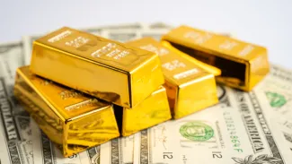 Zlato láme rekordy nad 4 000 dolármi