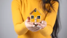 Pred kúpou bytu spomaľte