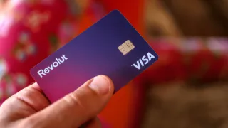 Revolut uzavrel partnerstvo s Booking.com