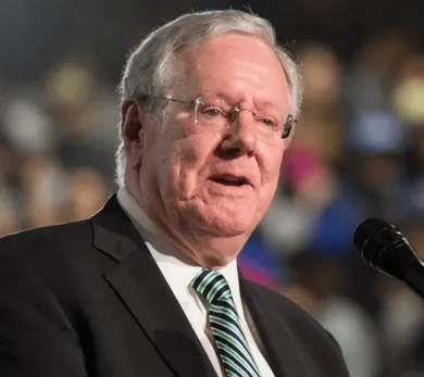 Špeciálny hosť Steve Forbes