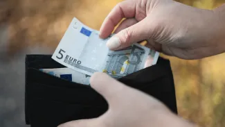 Ušetriť 5 eur denne a získajte 100 000 eur