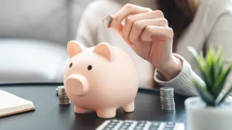 Odkladajte peniaze každý mesiac