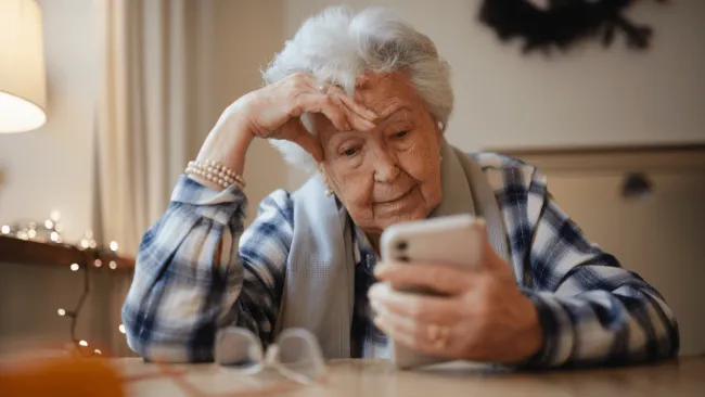 Slovenská sporiteľňa upozorňuje na podvody pred Vianocami