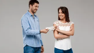 Ženy míňajú, muži netušia