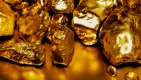 Zlato smeruje na historický vrchol
